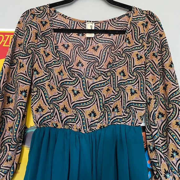 Patterned Dress W/ Flowy Bottom - Picture 2 of 3